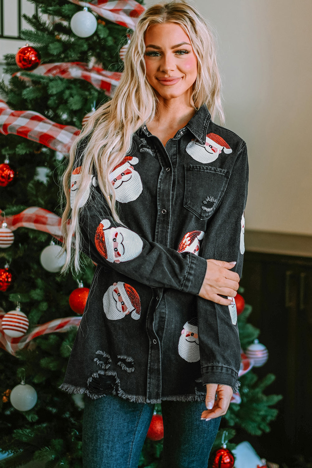 Črna obrabljena denim jakna z grafiko Božička z bleščicami