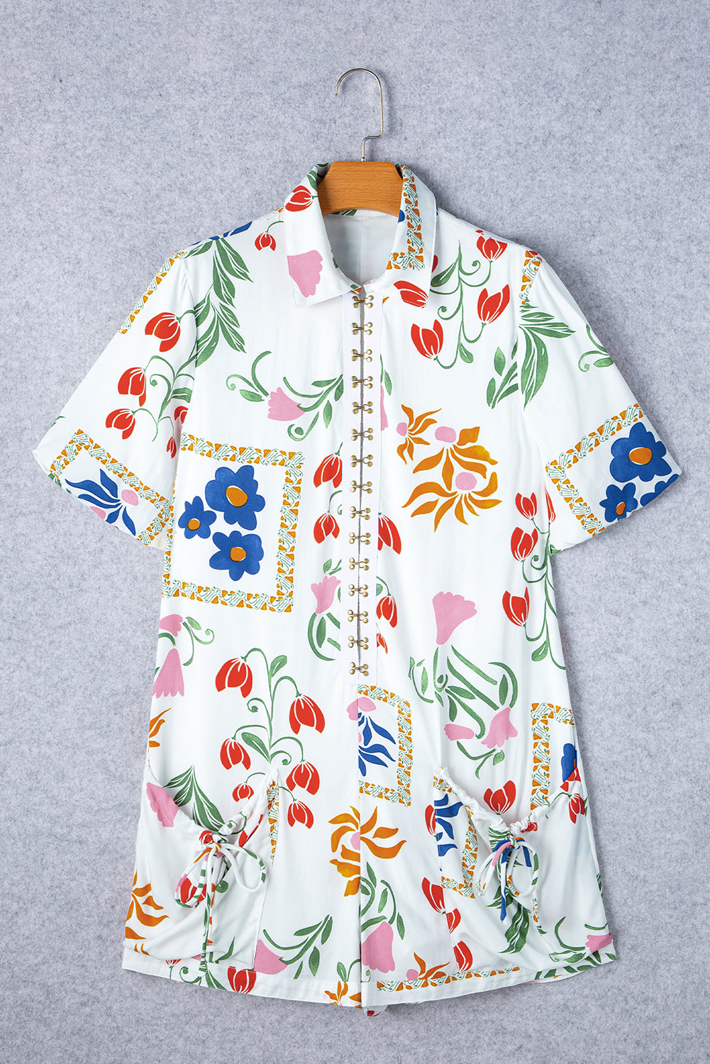 Barboteuse blanche à col chemise avec poches et col fendu à imprimé floral