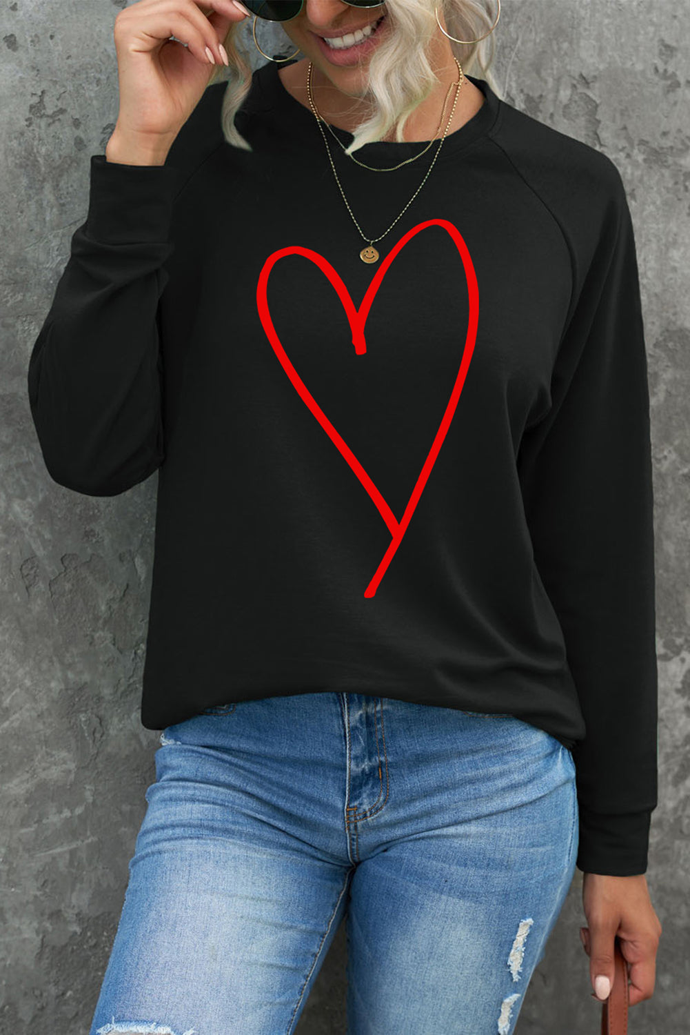 Black Simple Heart Graphic Valentine's Sweatshirt