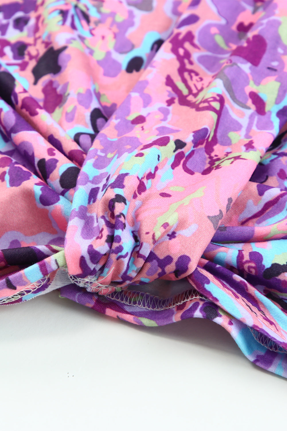 Mehrfarbige, schulterfreie Bluse mit lavendelfarbenem Blumenmuster
