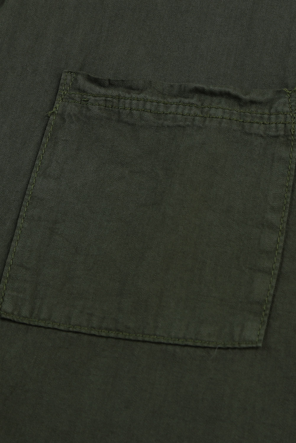 Grünes, kurzärmliges Jeanshemd mit Umlegekragen