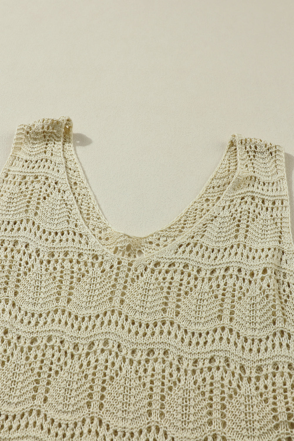 Izdubljeni džemper s teksturiranim V izrezom boje marelice