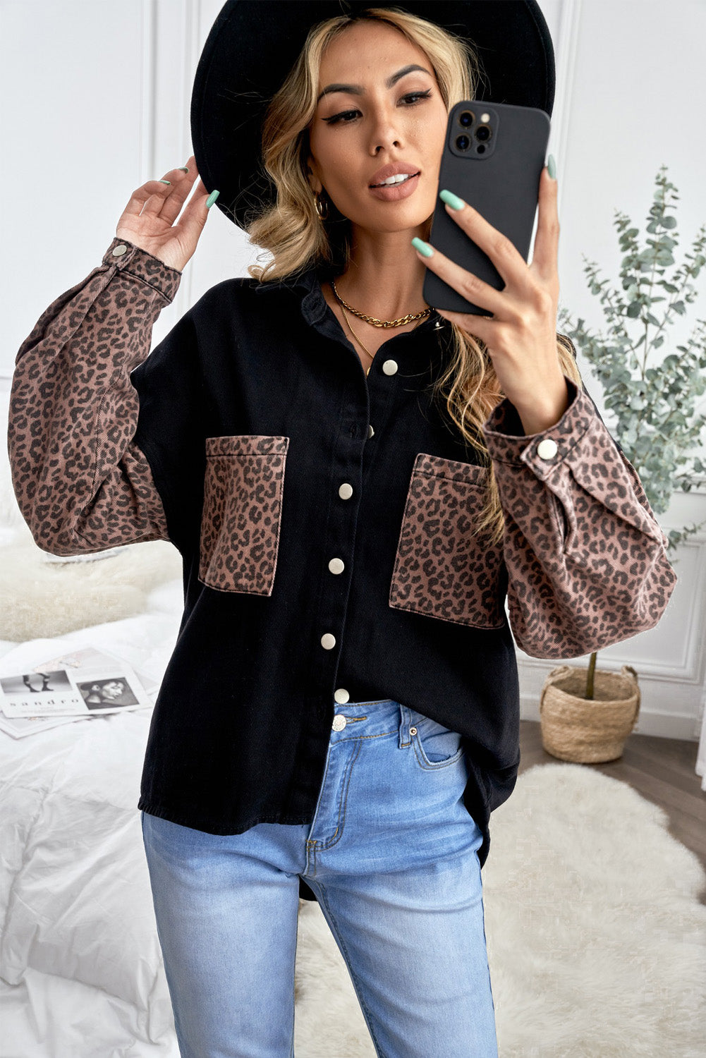 Črna kontrastna leopard denim jakna