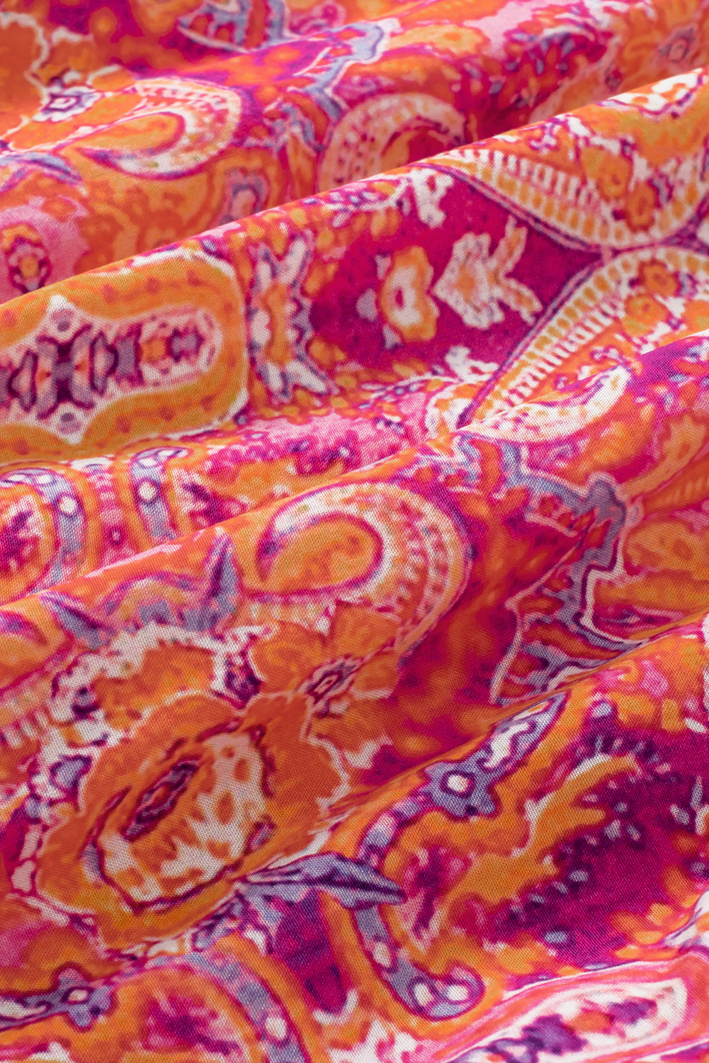 Rosafarbene, mehrfarbige, florale Patchwork-Bluse mit gerafften Manschetten und Knöpfen