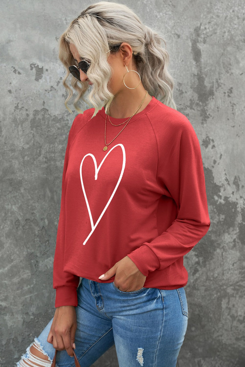 Black Simple Heart Graphic Valentine's Sweatshirt