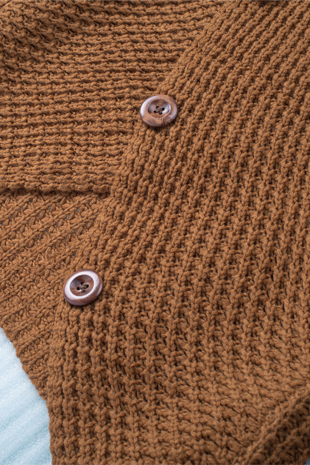 Gorčični pulover z ovratnikom na gumbe