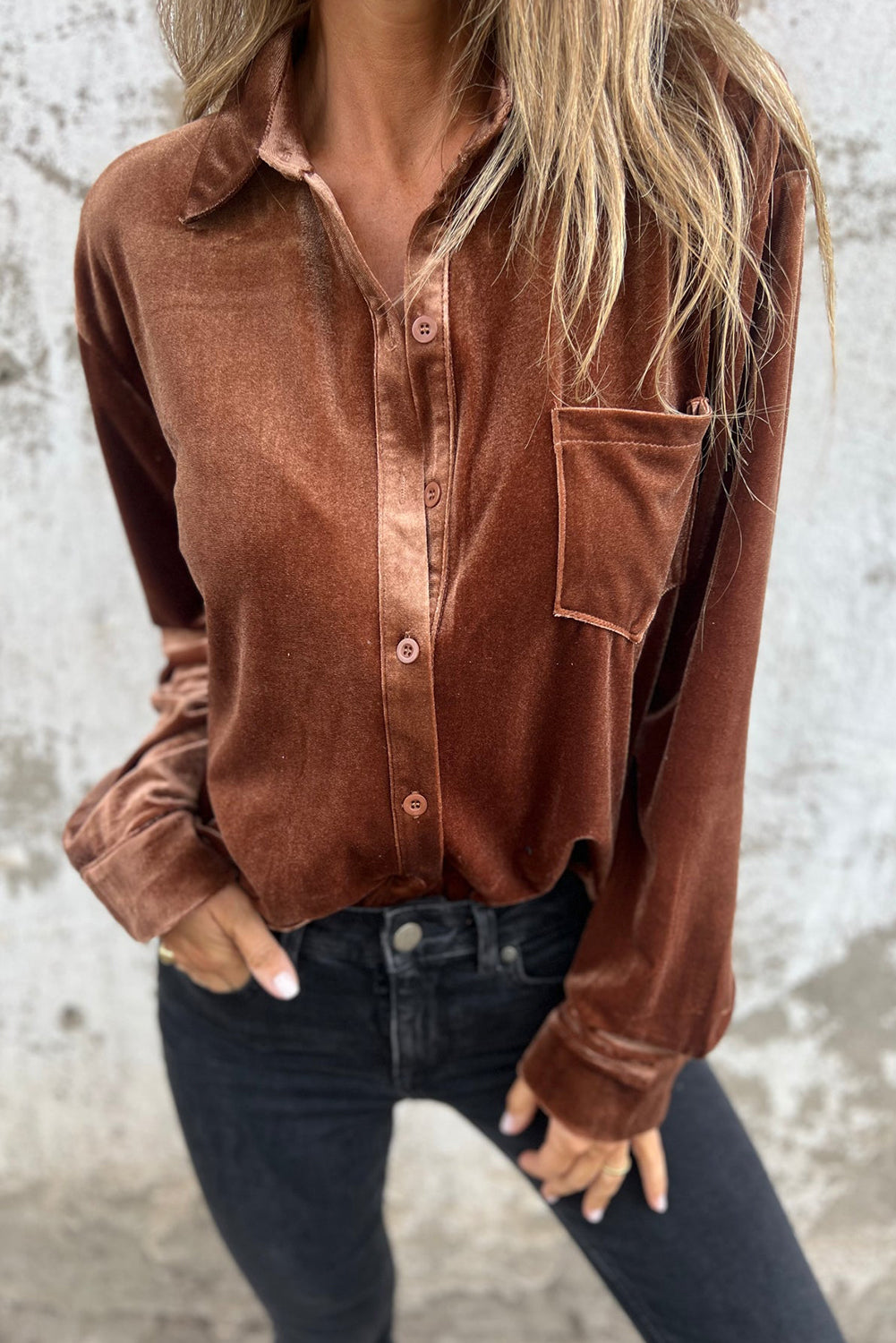 Chemise en velours avec poche poitrine marron