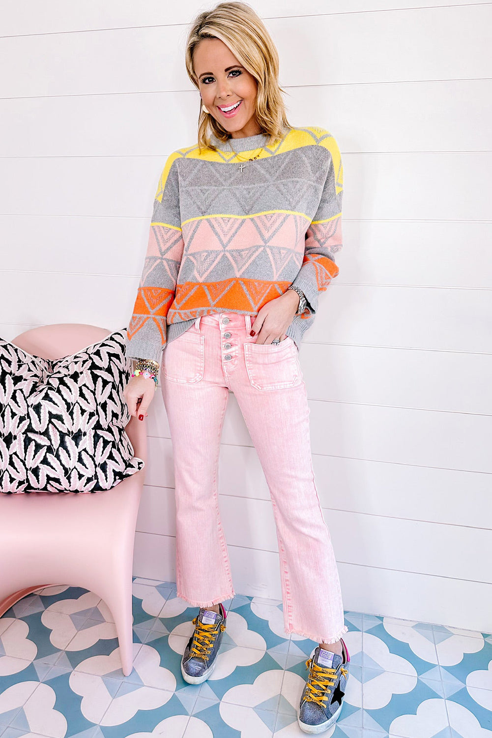Jeans corti con bordi grezzi e multi bottoni rosa albicocca