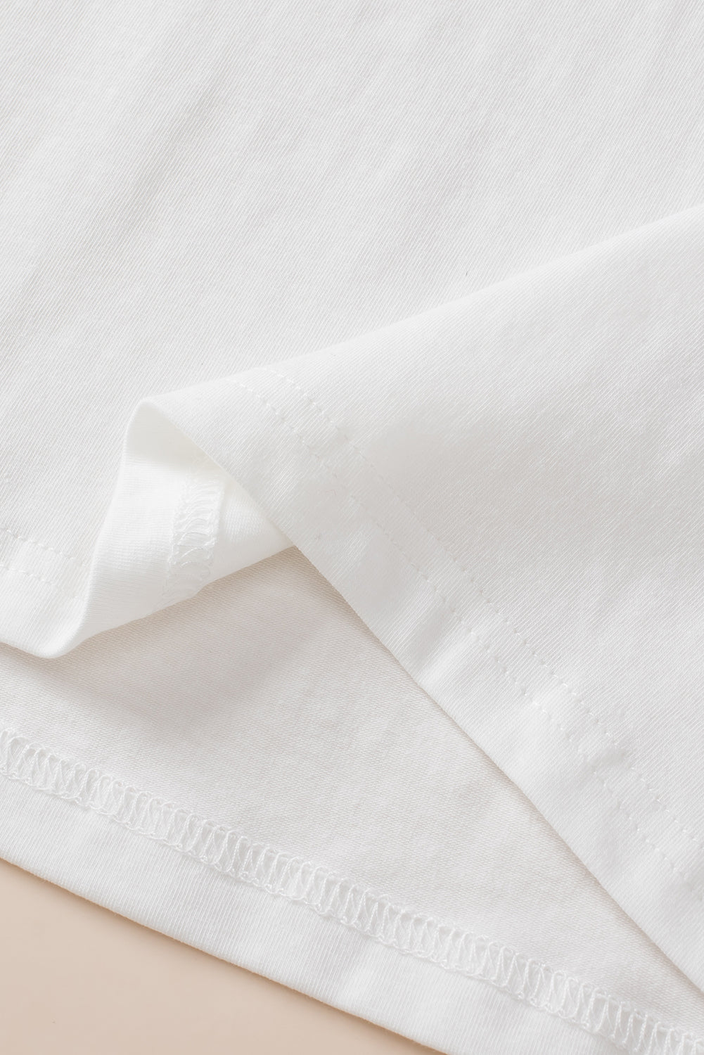 Weißes, halbärmliges, übergroßes T-Shirt mit Farbblock-Stern-Patch