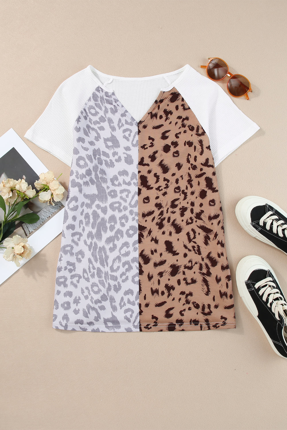 Haut à manches courtes en tricot gaufré contrasté à blocs de couleurs léopard