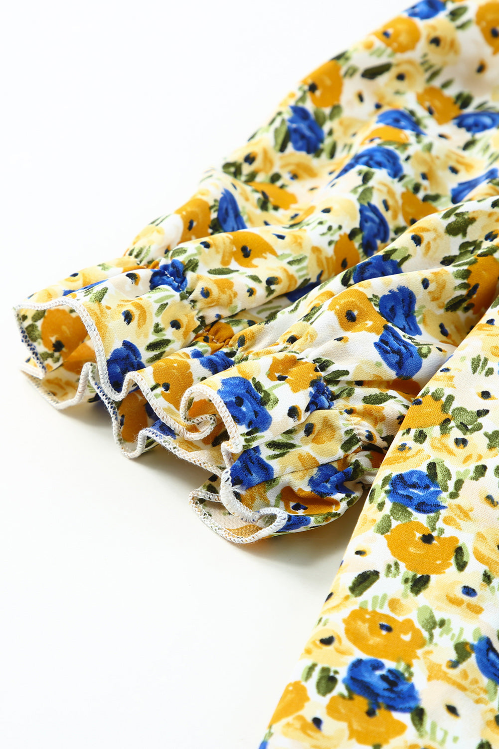 Gelbe, kurzärmlige, gerüschte Boho-Bluse mit Stehkragen und Blumenmuster