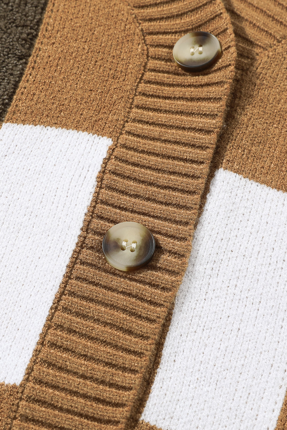 Cardigan con bottoni e bordi a coste in maglia a quadretti marrone