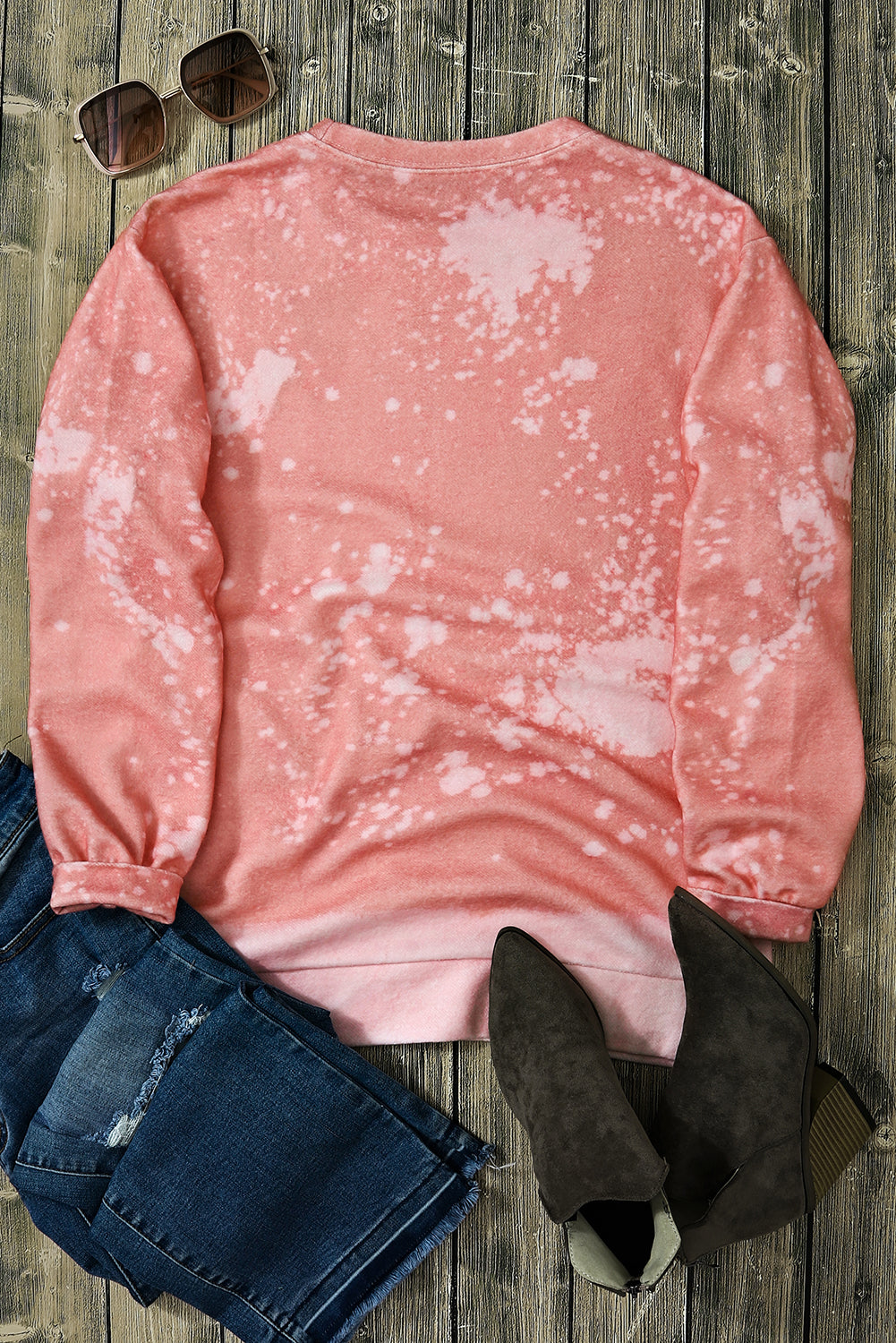 Roza beljen pulover z okroglim izrezom