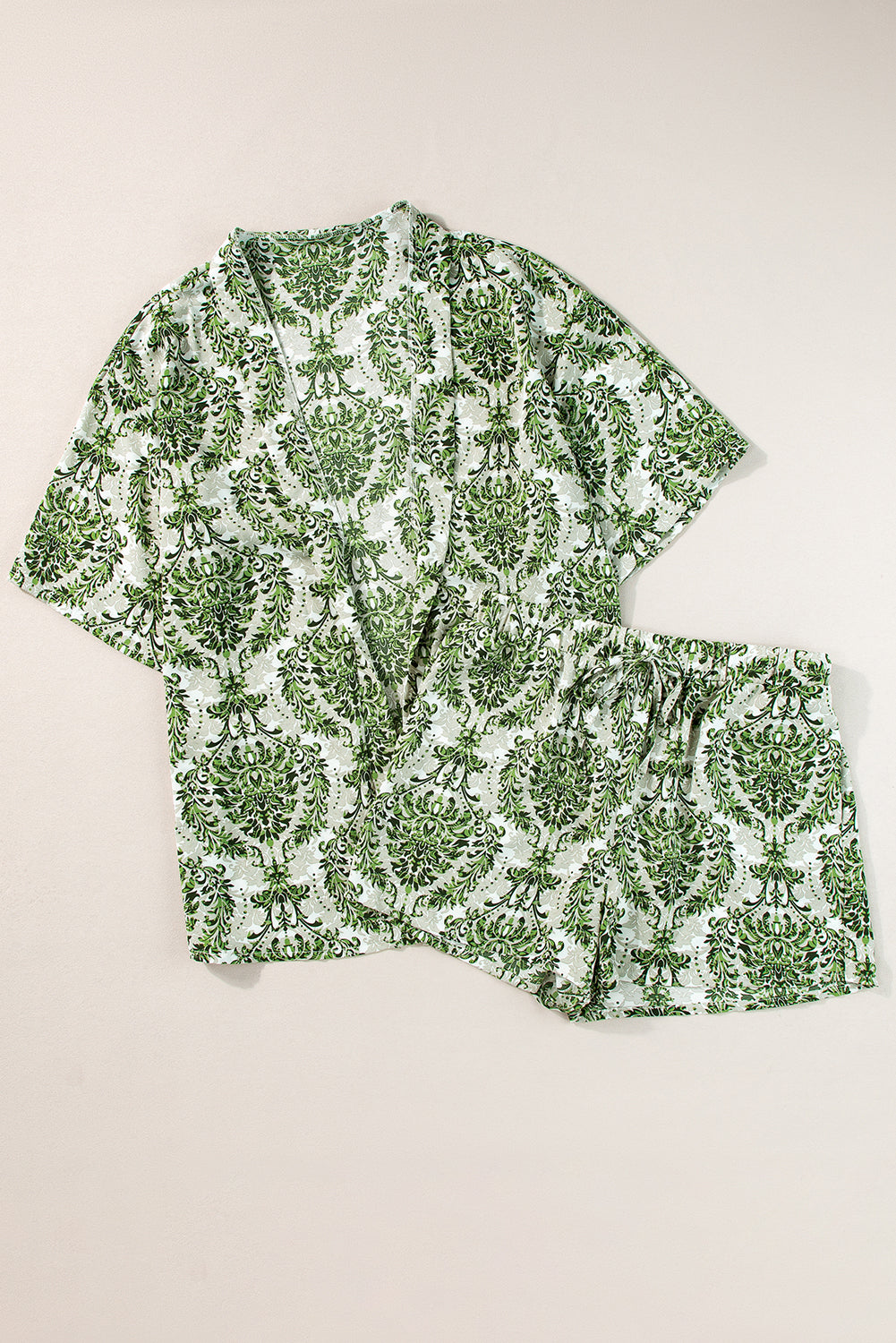 Zelena vintage obleka z odprto majico in kratkimi hlačami s cvetličnim potiskom