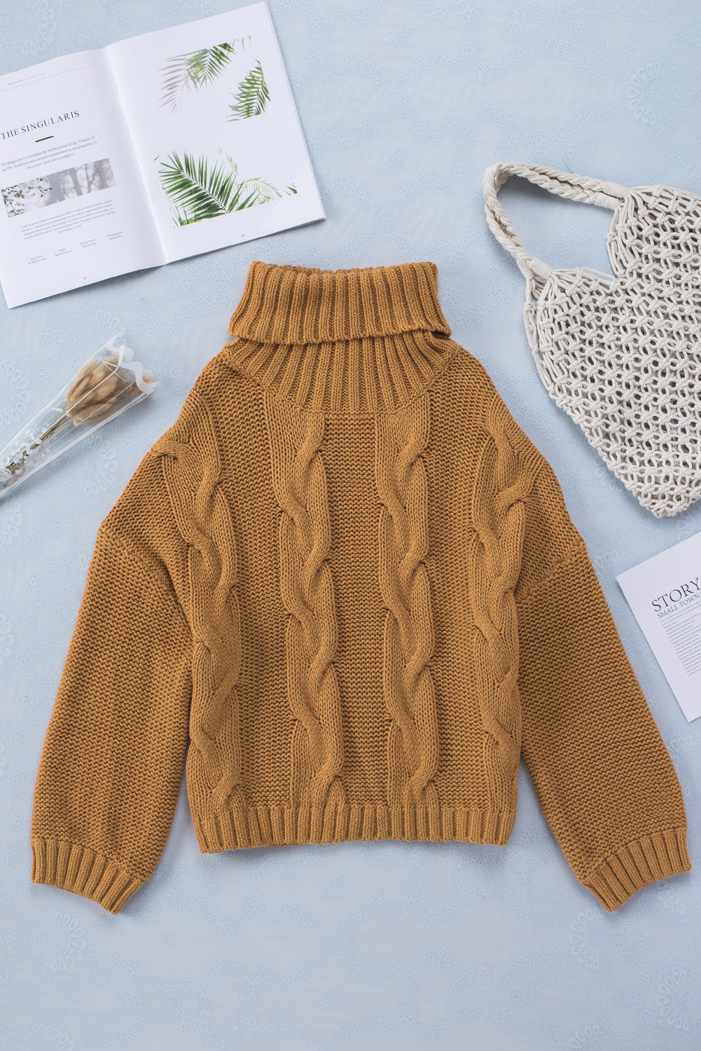 Rumen pleten ročno izdelan pulover z visokim ovratnikom