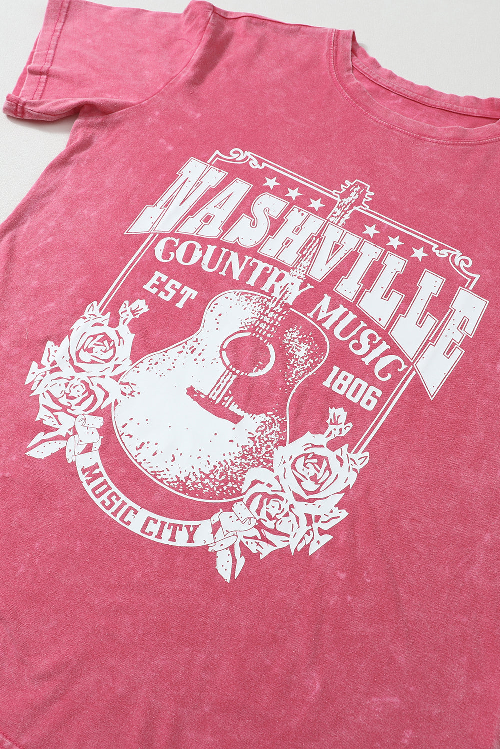 T-shirt délavé minéral graphique Nashville Music City rouge ardent