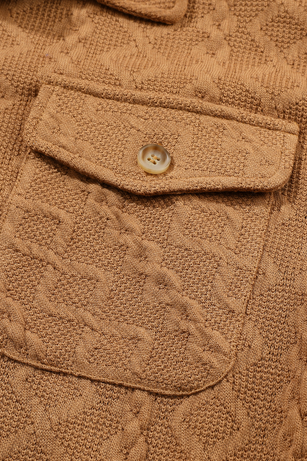 Giacca con tasca con patta in maglia a trecce color cammello