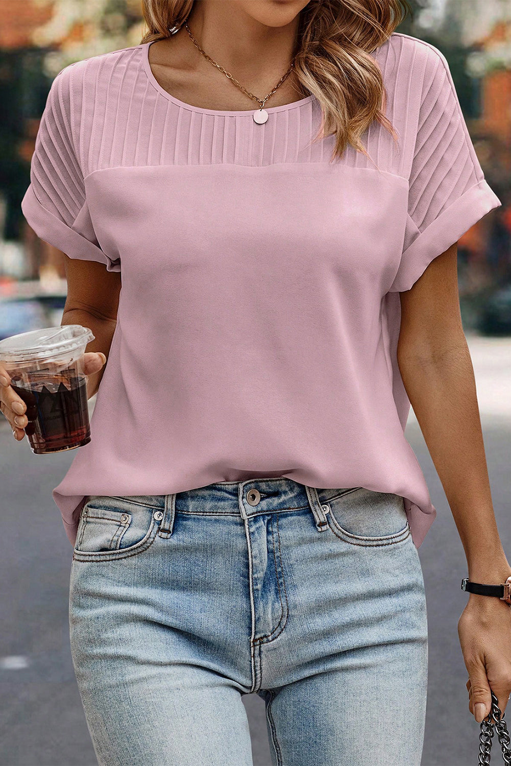 T-shirt girocollo con applicazioni plissettate rosa chiaro