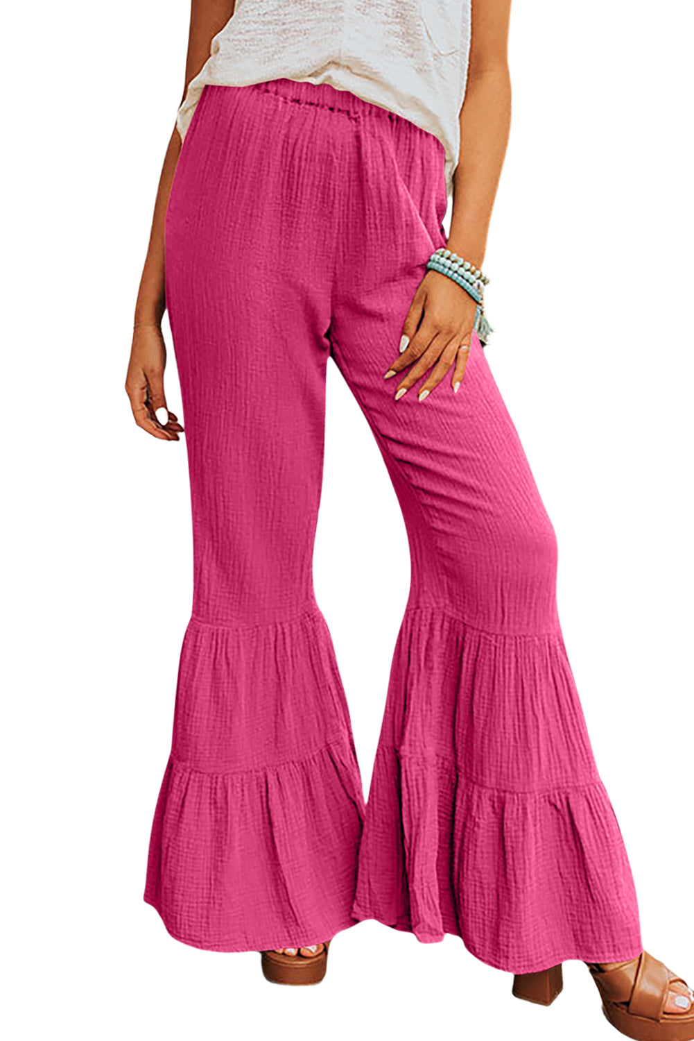 Pantalon taille haute texturé rose à volants et cloche