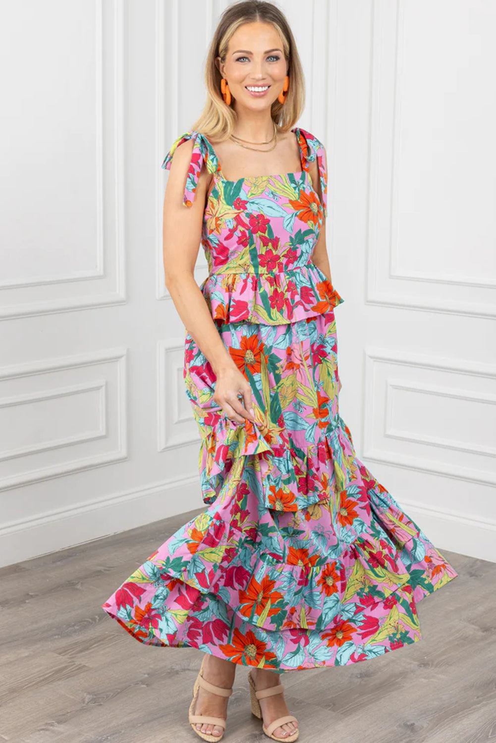 Večbarvna dolga obleka z naborki, brez hrbta in s cvetličnim vzorcem