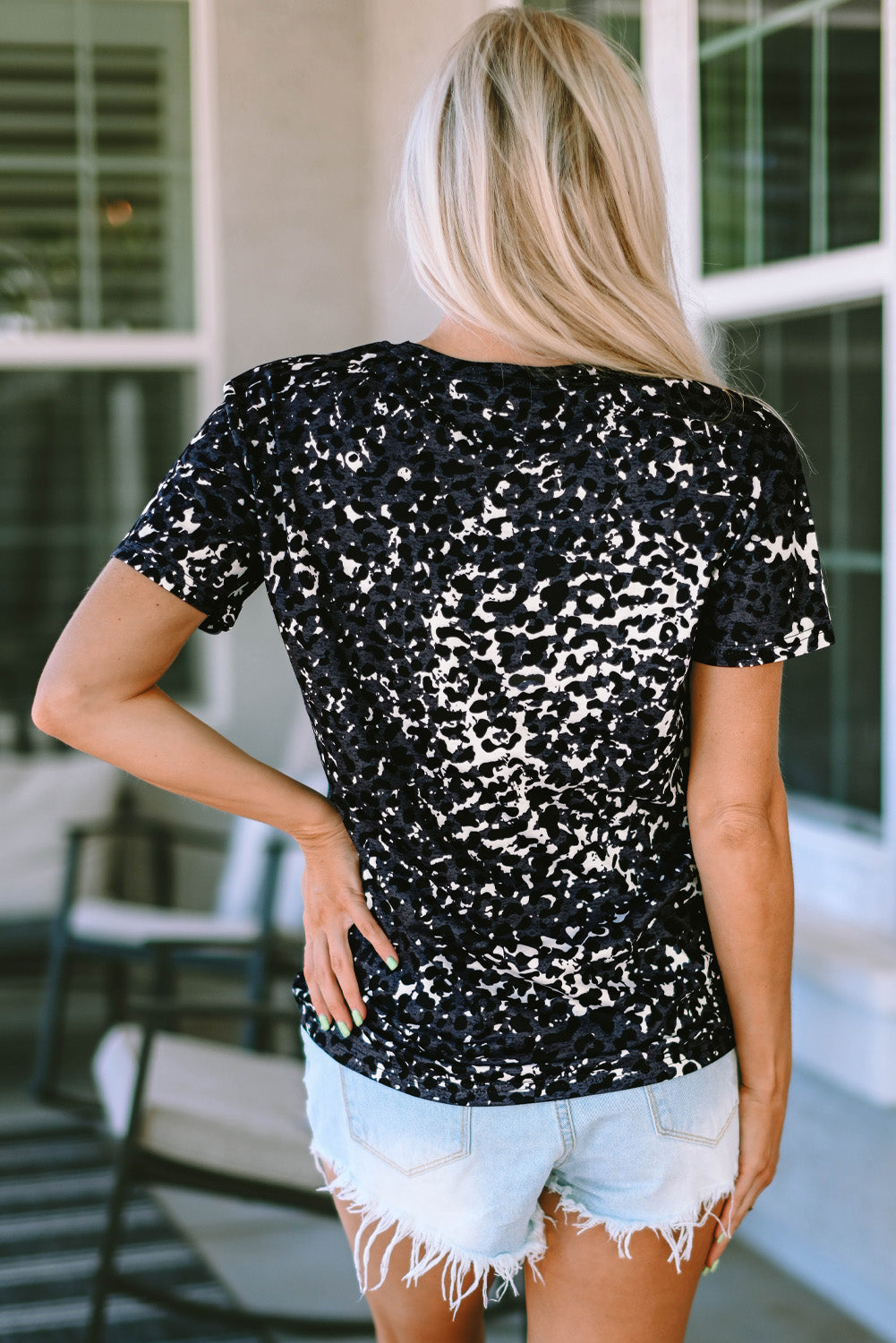 Leopard Blank Apparel – gebleichtes Leoparden-T-Shirt mit Rundhalsausschnitt