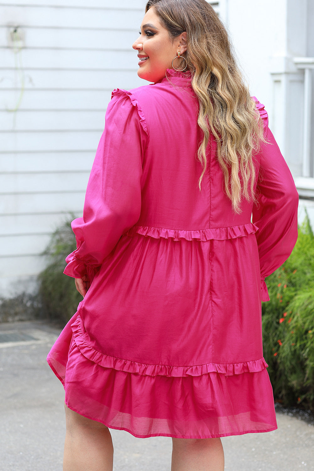 Haljina s mjehurićastim rukavima s volanima i velikim ružičastim rukavima