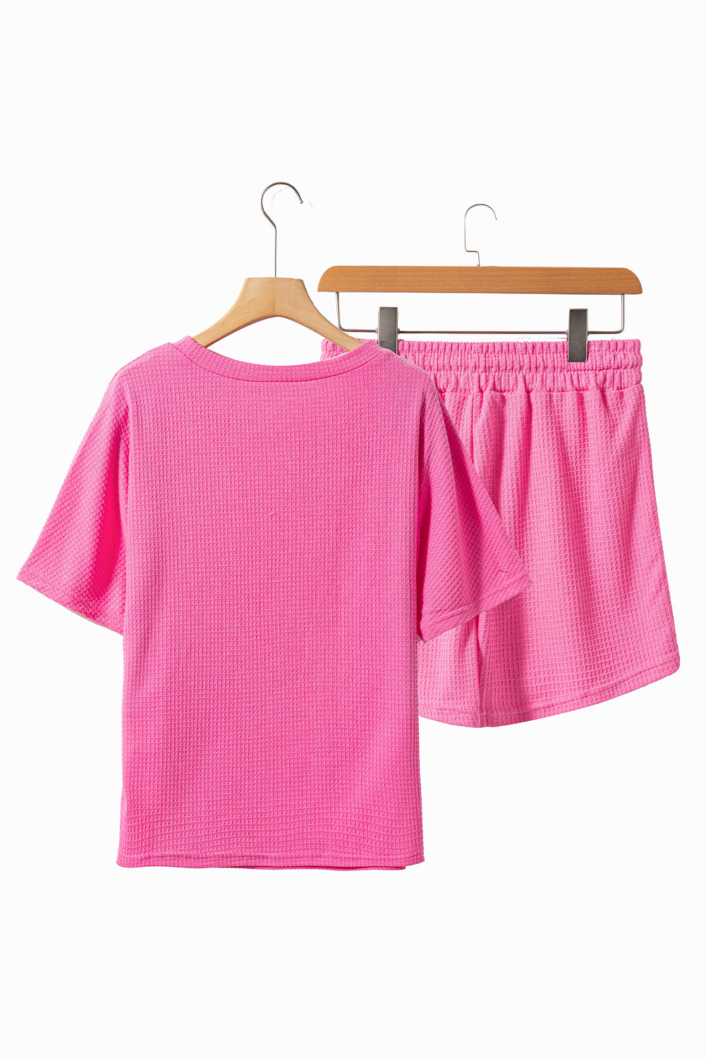 Rožnato rdeč komplet majice in kratkih hlač z vrvico za prosti čas