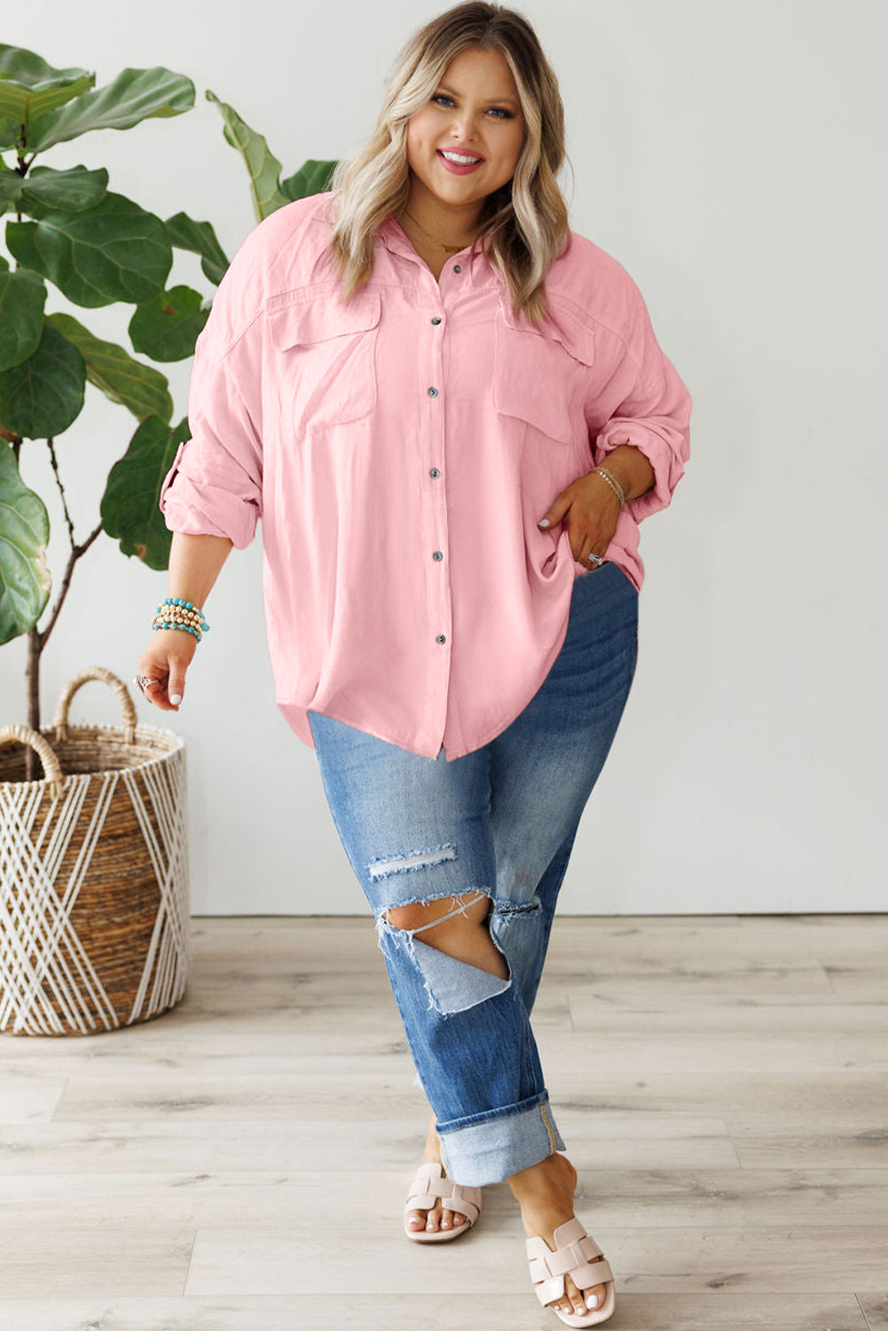 Chemise boutonnée rose grande taille avec poche à rabat et manches à patte