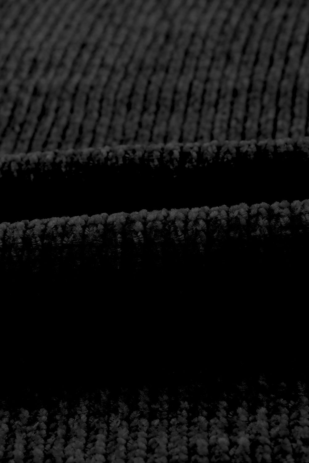 Schwarzer Pullover-Cardigan mit Knöpfen vorne und Taschen