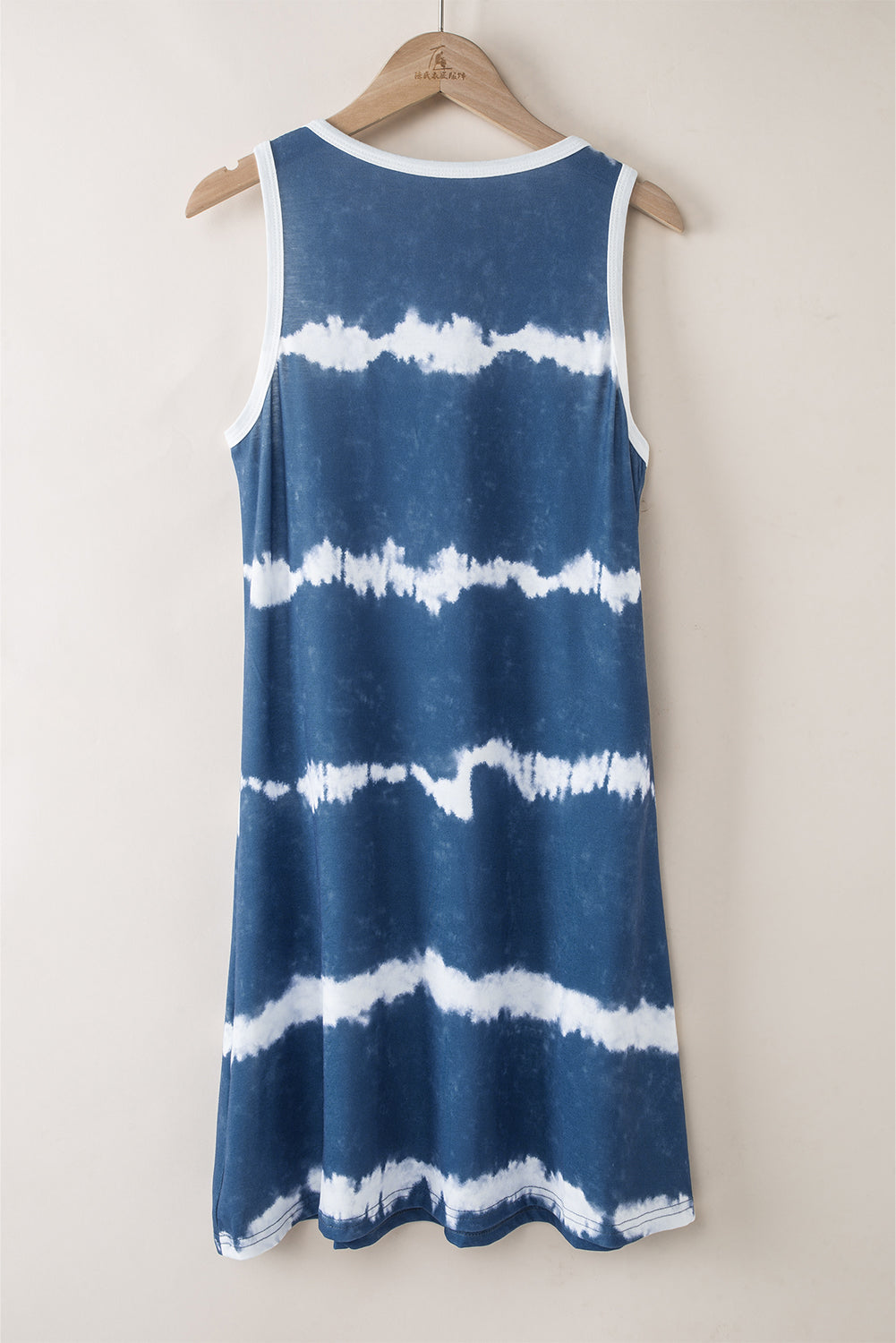 Mini obleka z v-izrezom in črtasto modro barvo Tie Dye