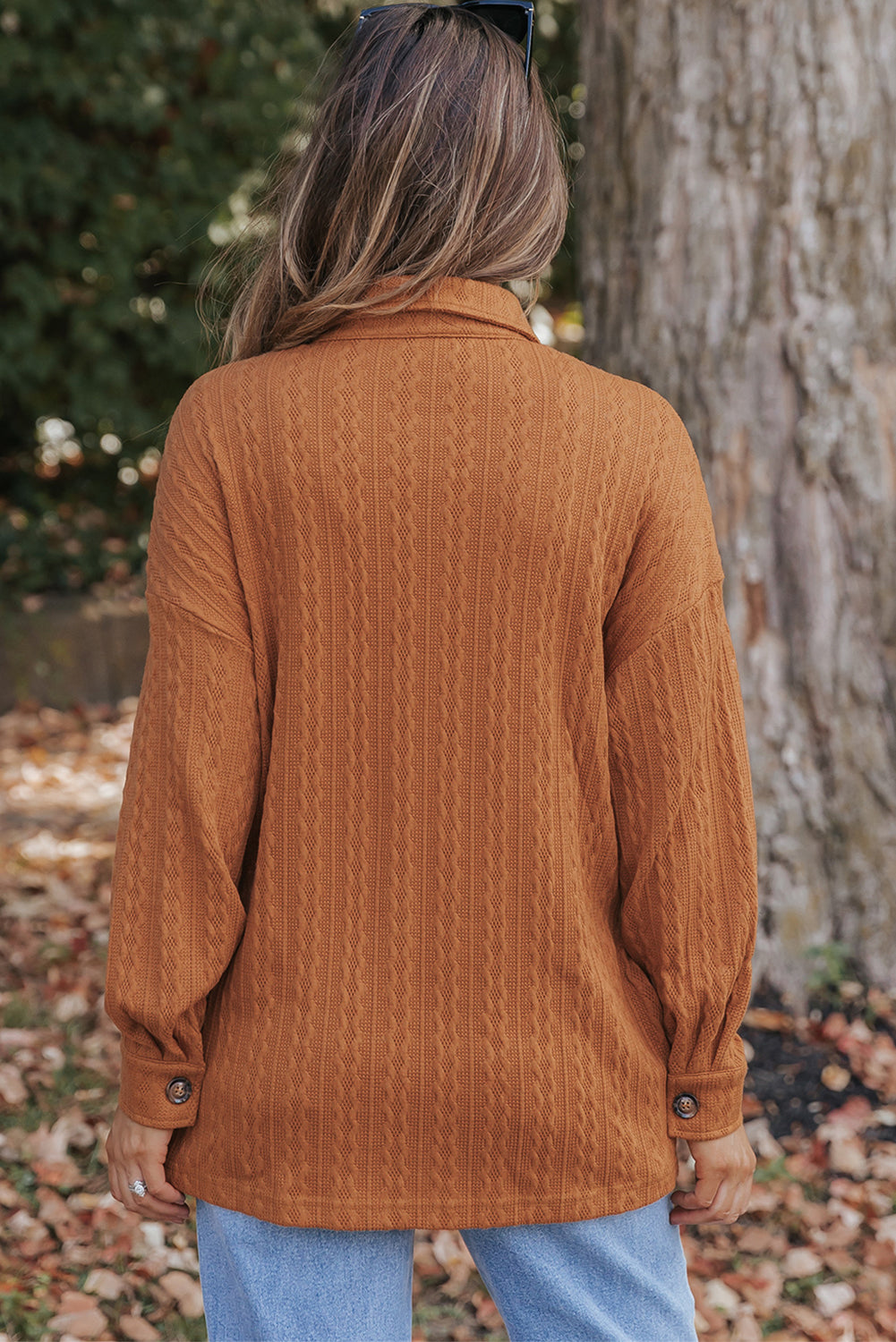 Veste longue orange en tricot texturé avec poche à rabat surdimensionnée
