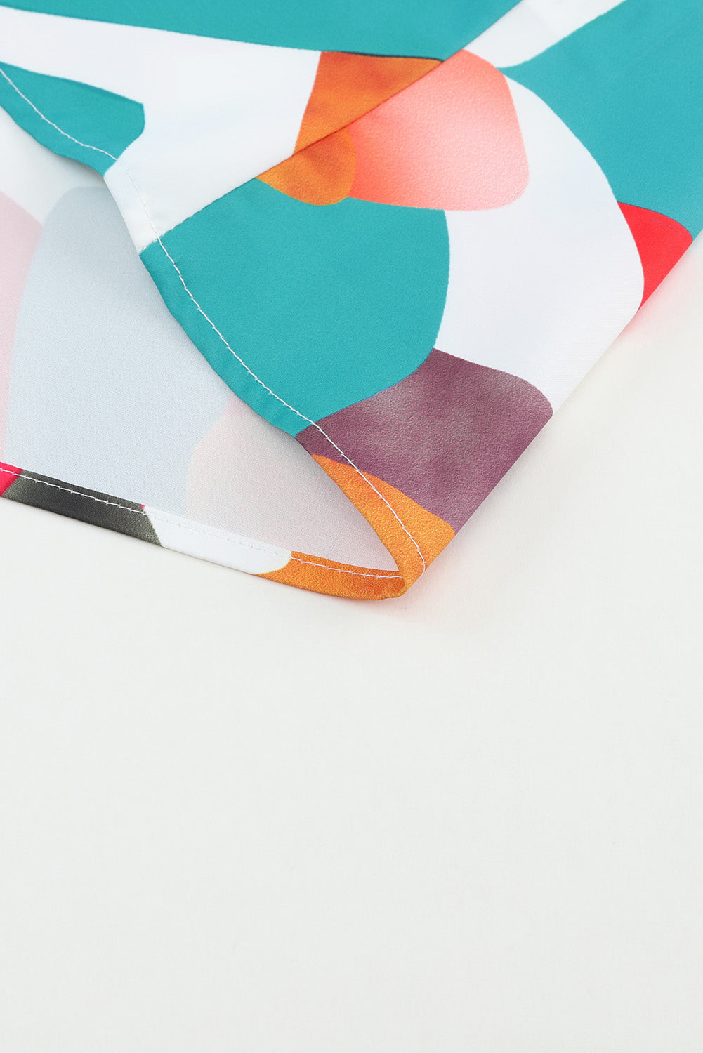 Mehrfarbige Kurzarmbluse mit quadratischem Ausschnitt und abstraktem Print