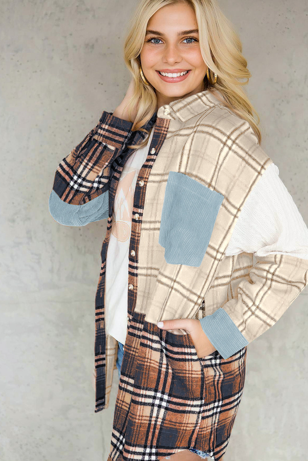 Blau karierte Hemdjacke im Farbblock-Patchwork mit Tasche