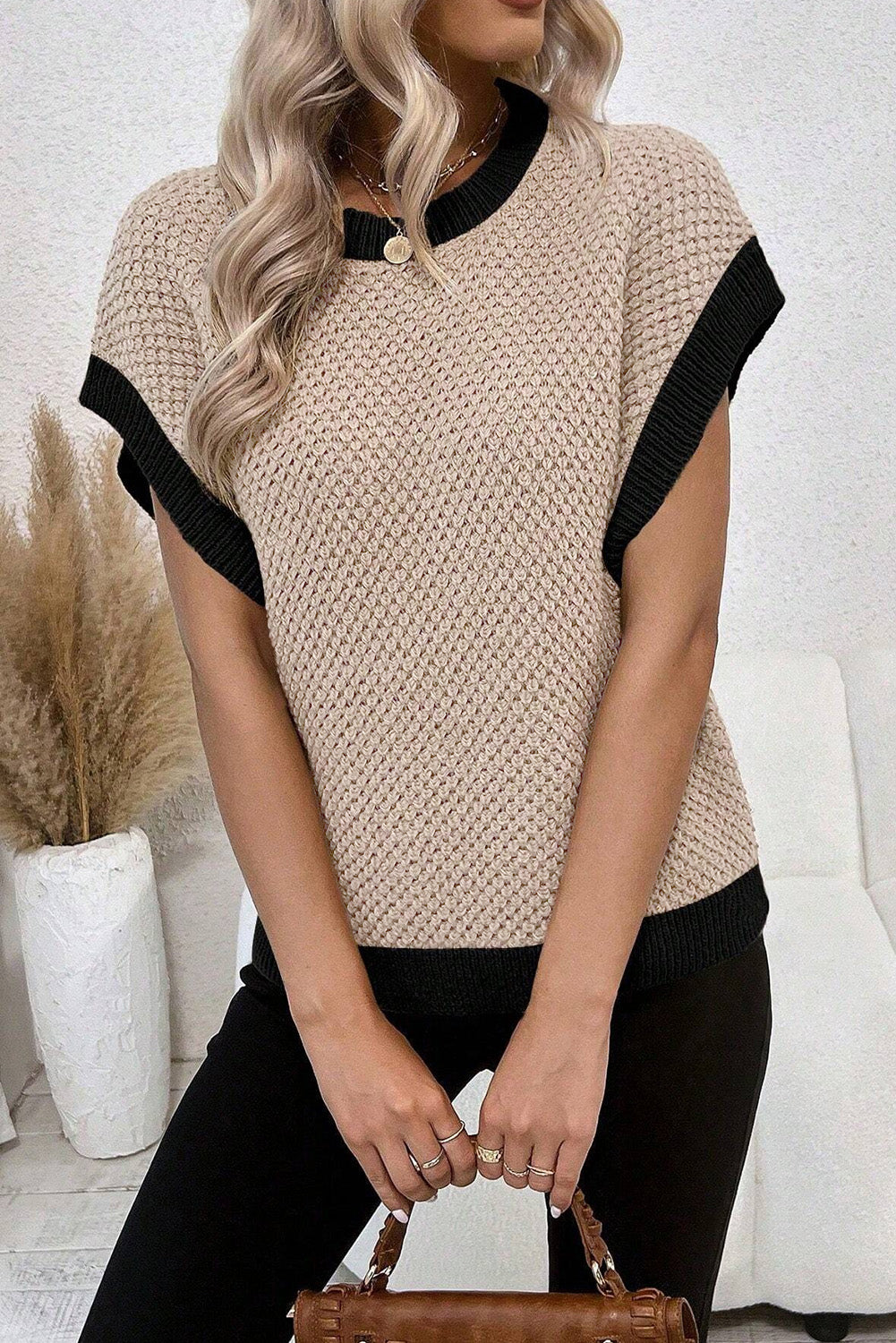 Top maglione con maniche a pipistrello, collo rotondo, finiture a contrasto beige francese chiaro