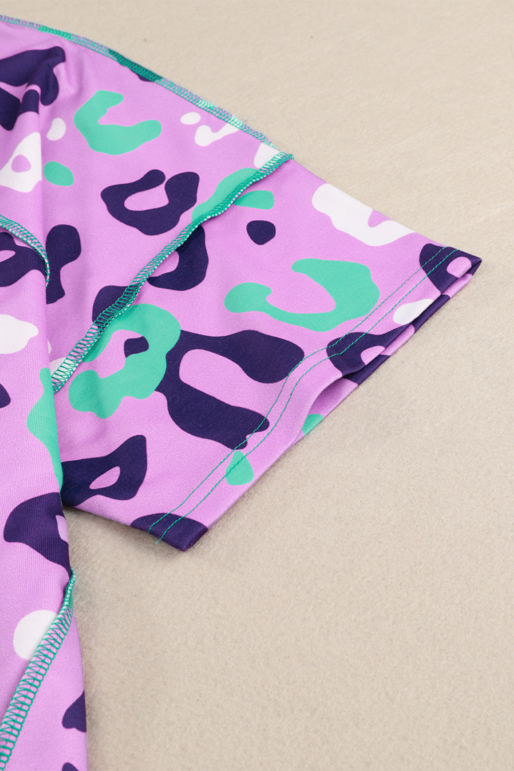 T-shirt violet à manches courtes et imprimé léopard Kiss, grande taille
