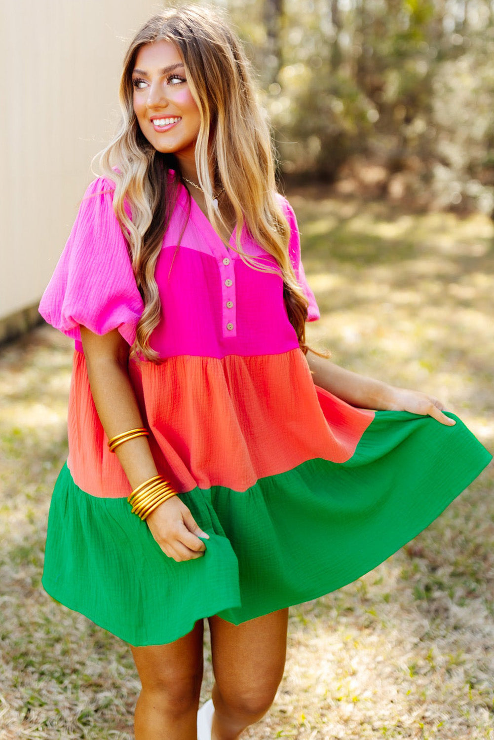 Mehrfarbiges Farbblockkleid mit gestuften Puffärmeln