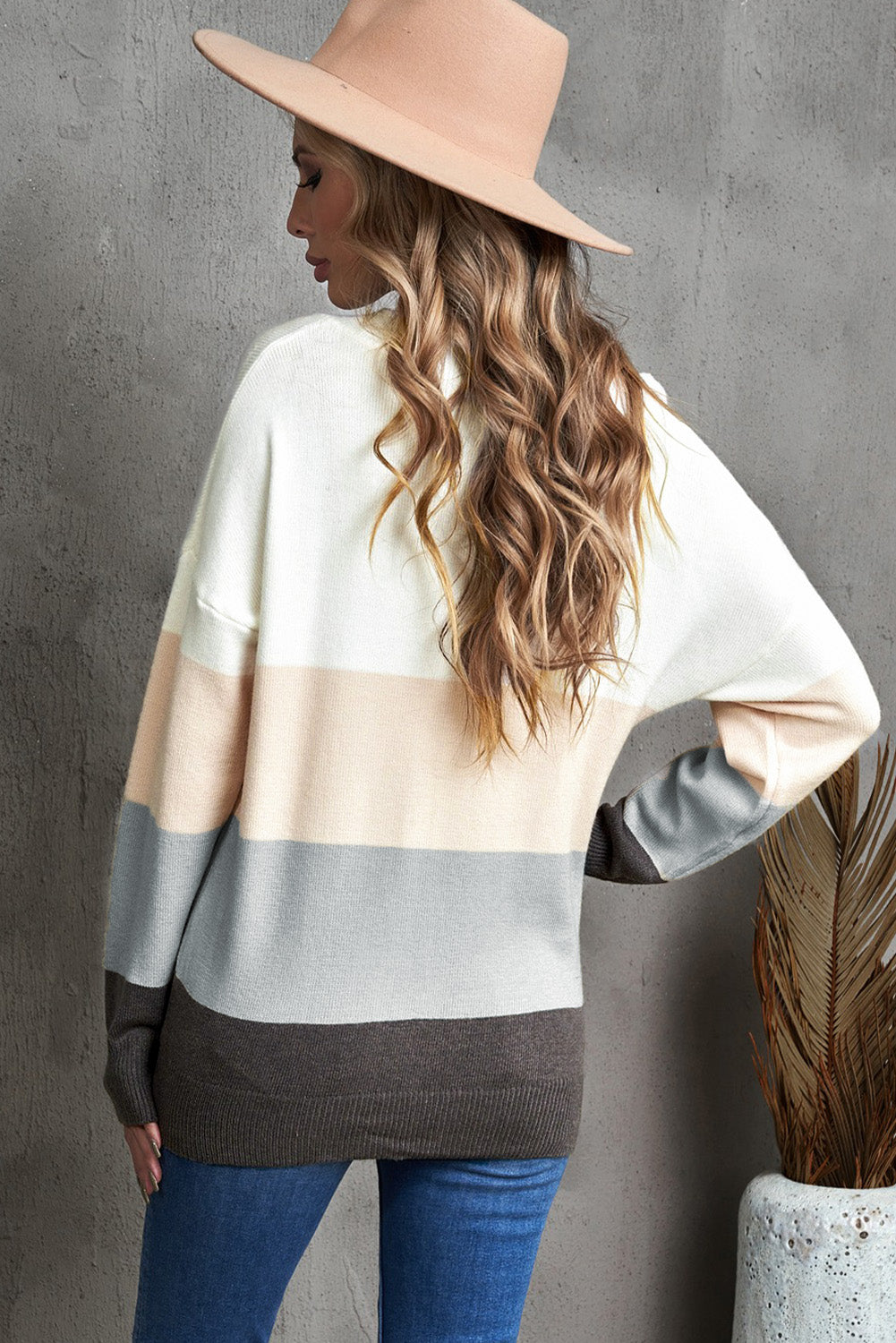 Colourblock pulover z V izrezom