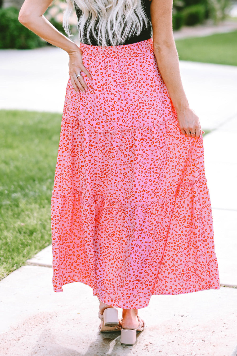 Ružičasta maksi suknja visokog struka s uzorkom leoparda i naborima