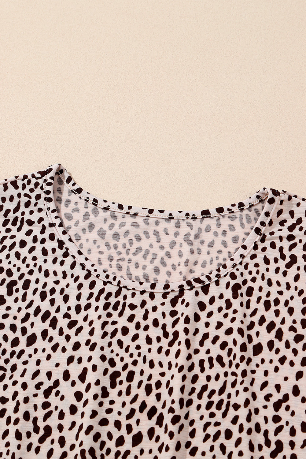 Gestuftes Langarmkleid mit Leoparden-Animal-Print