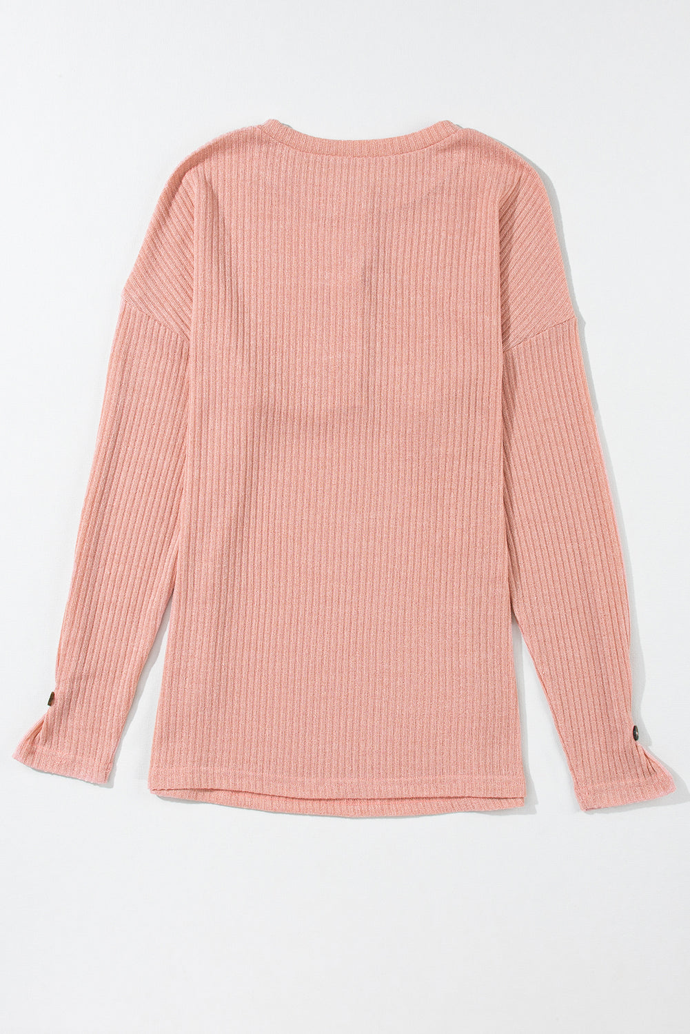 Rosébraunes Henley-Strickoberteil mit Rippstruktur