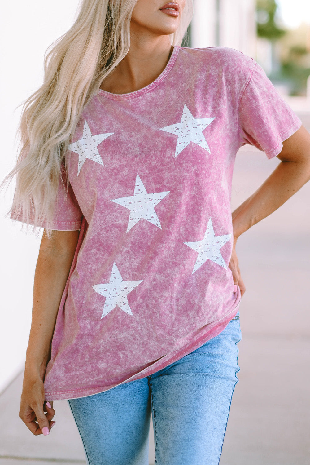 Rosafarbenes T-Shirt mit Vintage-Sternmuster und Mineralwasch-Grafik