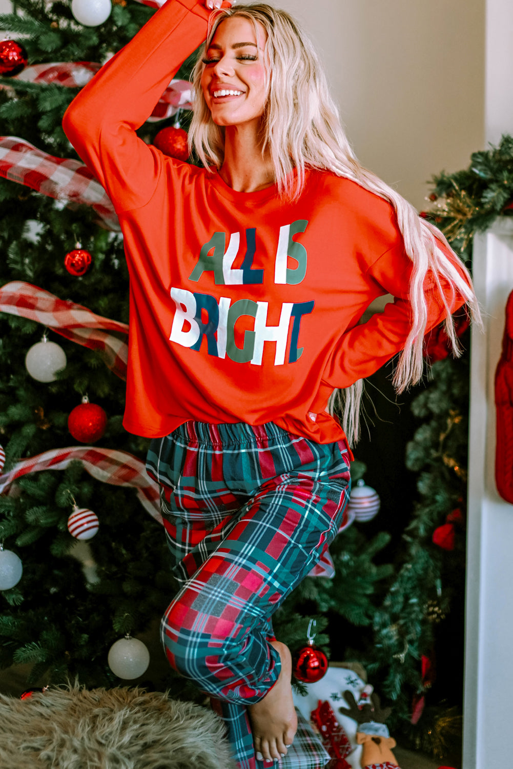 Set pigiama scozzese natalizio con grafica multicolore ALL IS BRIGHT