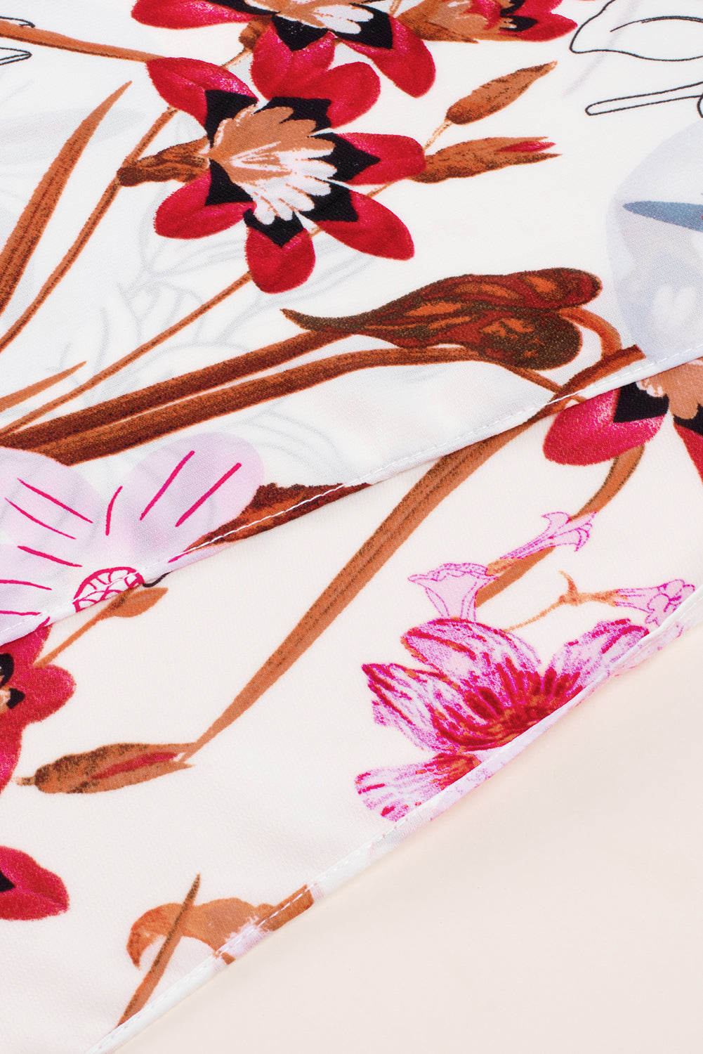 Elegantno pokrivalo z večbarvnimi rokavi za kimono s cvetličnim vzorcem