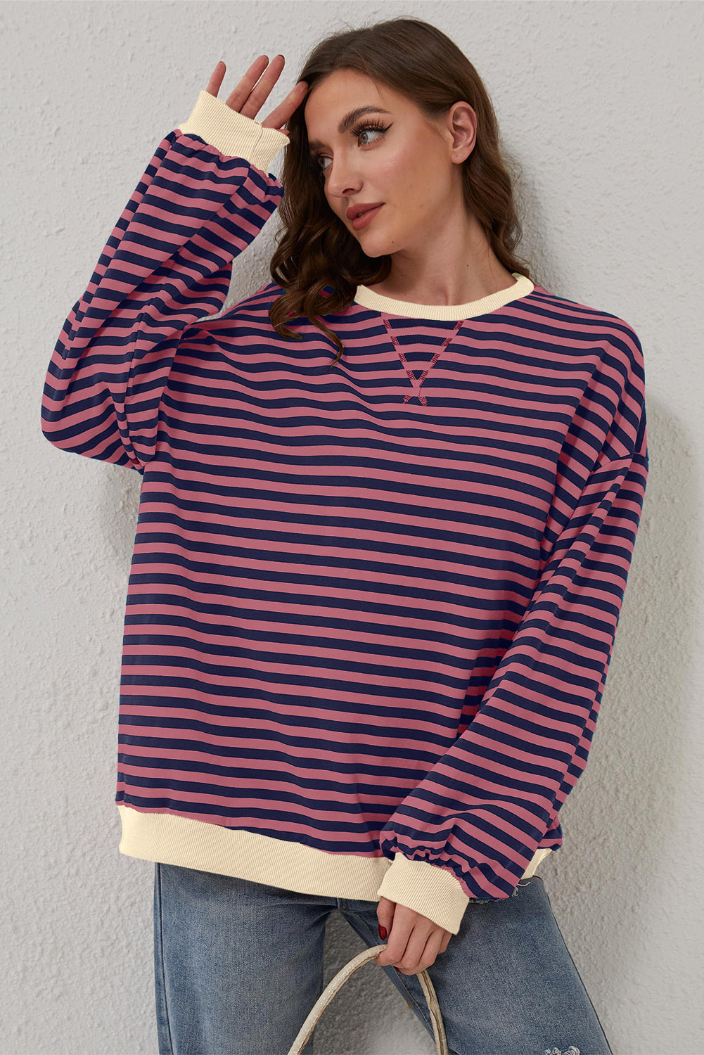 Blau gestreiftes, übergroßes Pullover-Sweatshirt mit Kontrastbesatz