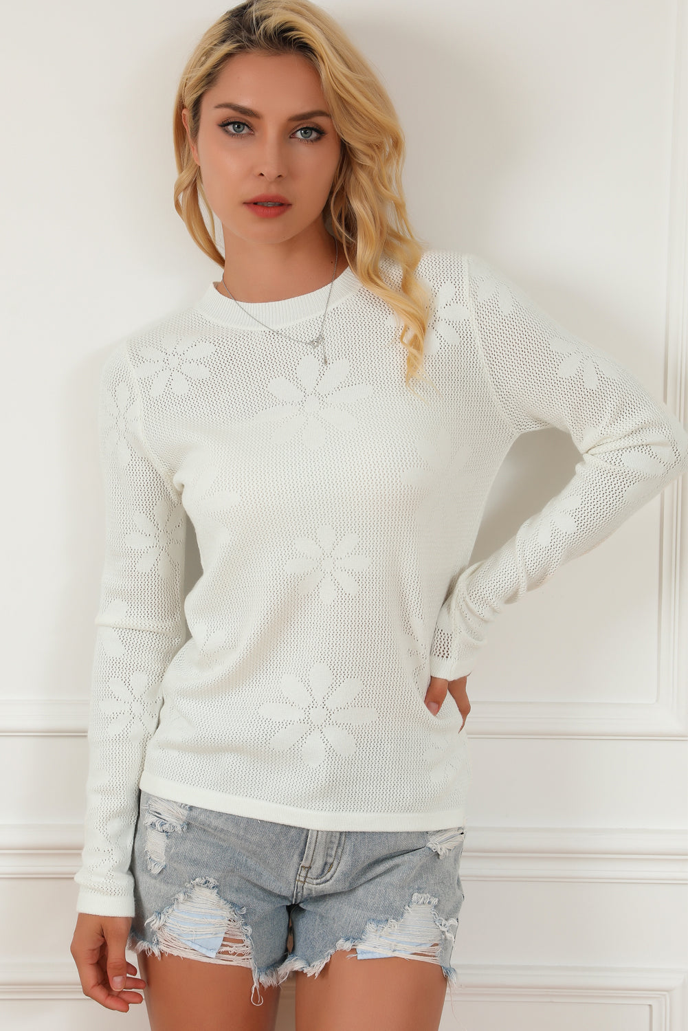 Pleten pulover z dolgimi rokavi z belim cvetjem