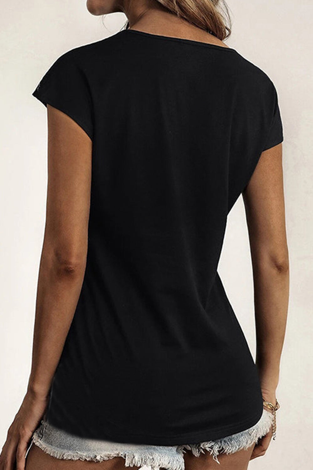 Graues Spitzen-Spleiß-T-Shirt mit Reißverschluss am Ausschnitt