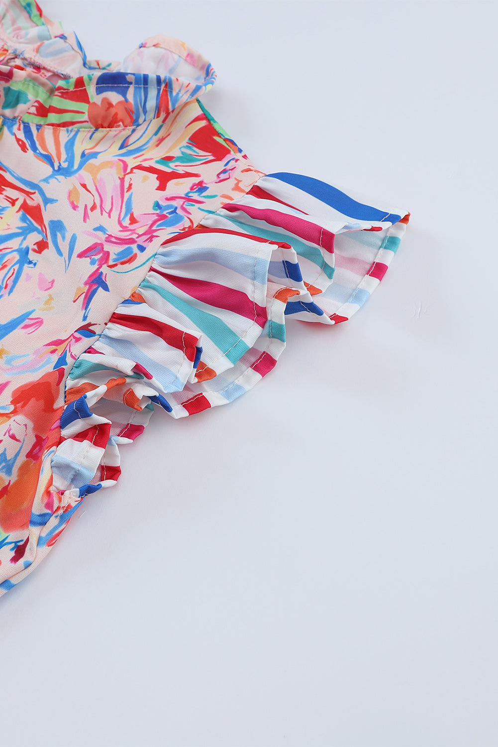 Camicetta a maniche corte con volant patchwork a righe astratte multicolori