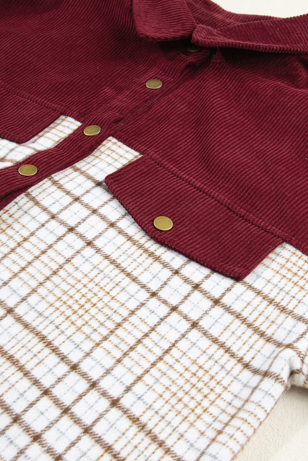 Giacca da camicia a trapezio con bottoni patchwork scozzese rosso fuoco