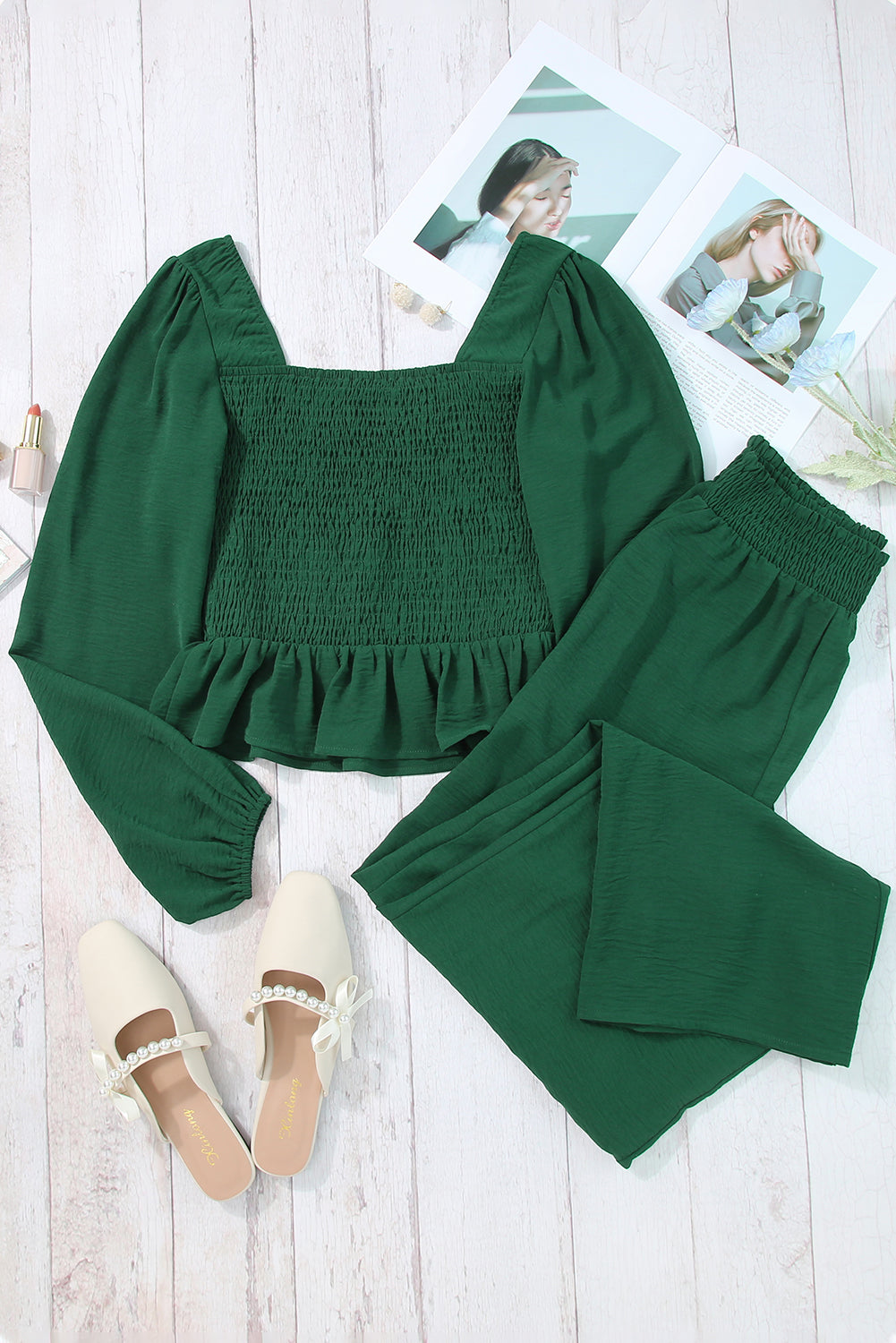 Set top e pantaloni peplo con scollo quadrato verde