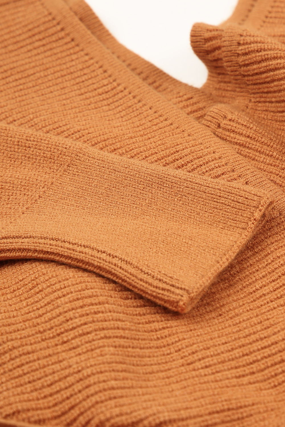 Rjav pleten pulover z rebrastim ovratnikom in peplum